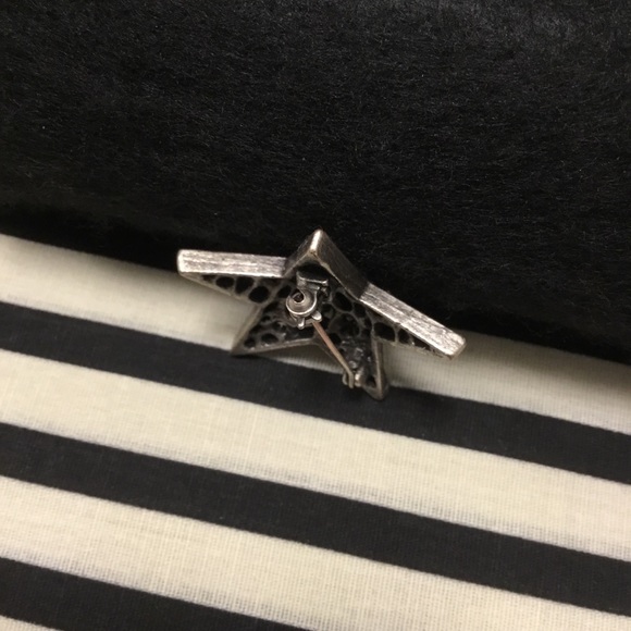 Silver Star Rhinestone Brooch - Picture 3 of 4